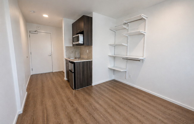 Studio, 1 bath, 190 sqft, $1,435, Unit 429