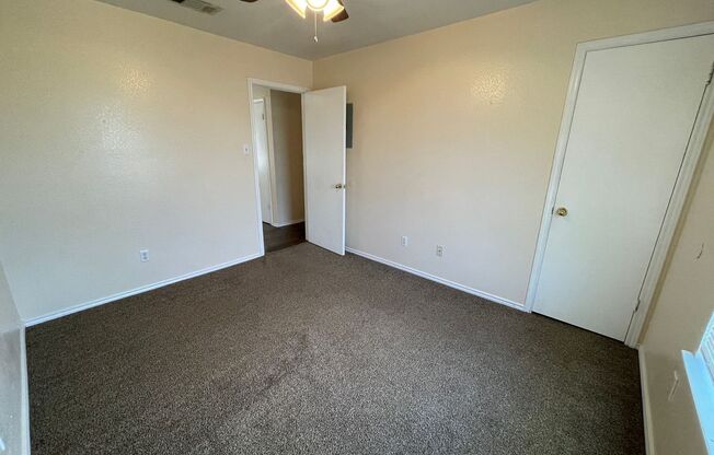 2 beds, 1 bath, 795 sqft, $650