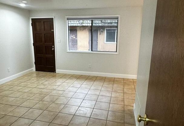 2 beds, 1 bath, 1,000 sqft, $1,200, Unit 4