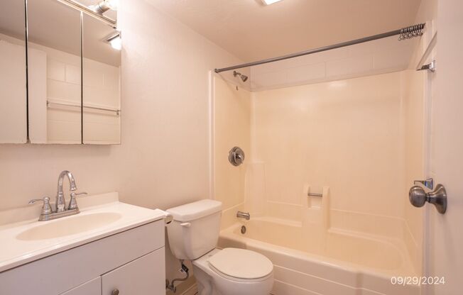 2 beds, 1 bath, $2,350