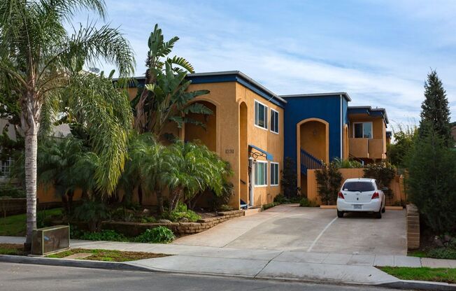Heart of Hilcrest condo!