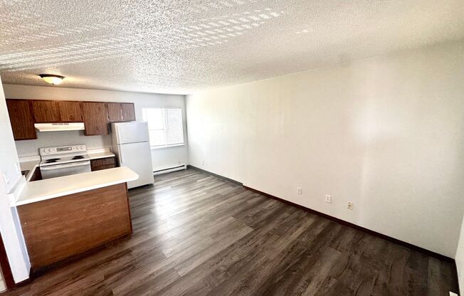 2 beds, 1 bath, 564 sqft, $900, Unit Unit M