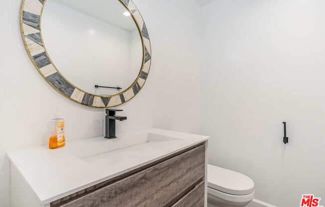 2 beds, 2.5 baths, 1,372 sqft, $6,495, Unit 1812