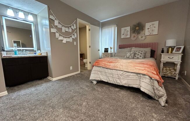 2 beds, 1.5 baths, 680 sqft, $949, Unit 8534