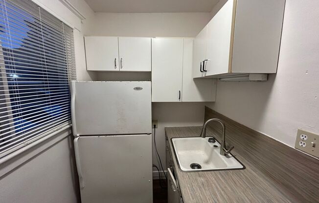 Charming Studio on South Hill! *SPECIAL: $400 OFF!*