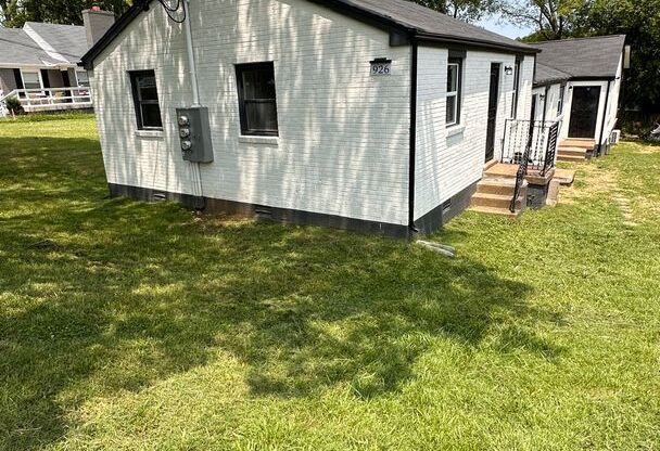 2BR/1BA Renovated Triplex Unit – Prime Location Near Meharry, TSU, and Vandy!