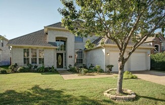 301 LYNDSIE DR