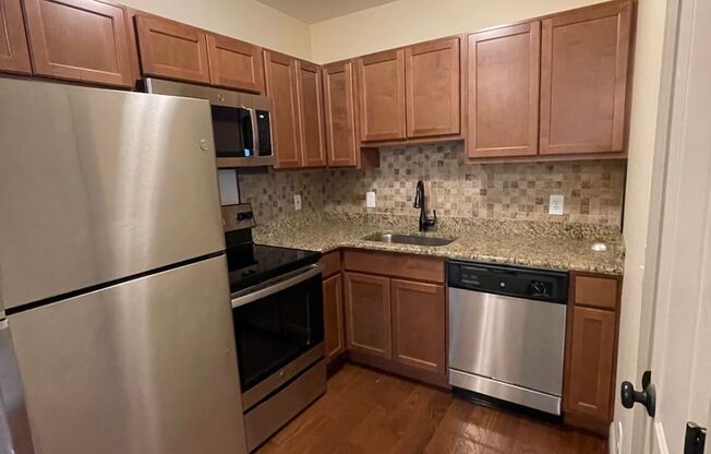 1 bed, 1 bath, 590 sqft, $995, Unit 1404-16