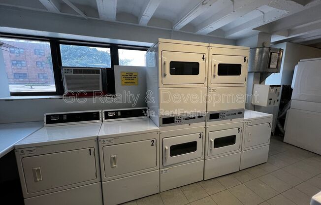 2 beds, 1 bath, 800 sqft, $1,850, Unit 1108