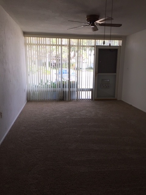55+, quaint 2/1 in a gated community located close to employment, downtown, beaches and shopping.