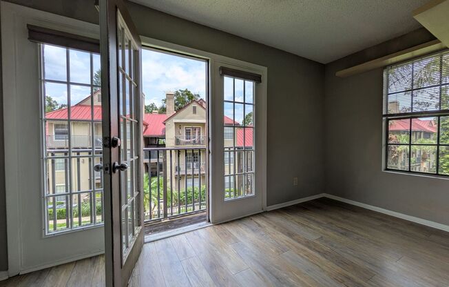 Updated 2 bedroom, 1 bath Condo in Oasis at Pearl Lake