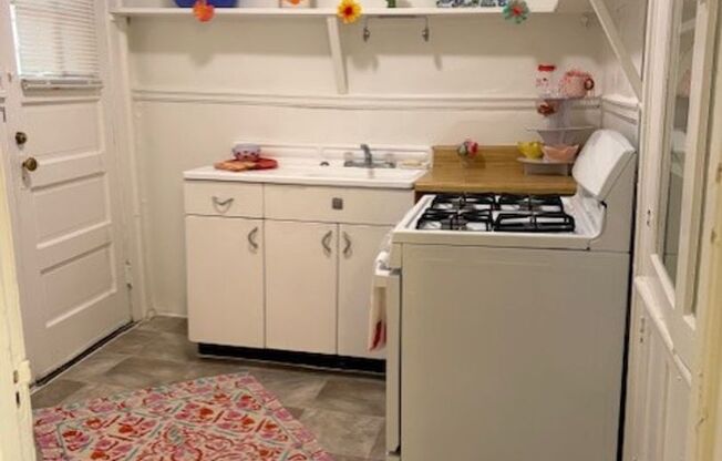 1 bed, 1 bath, 750 sqft, $1,325, Unit 218-7