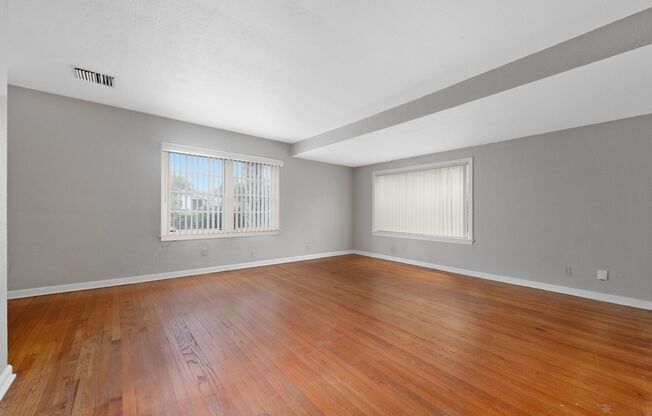 Updated 3/2 House with Bonus Room in Lake Como Area of Downtown Orlando