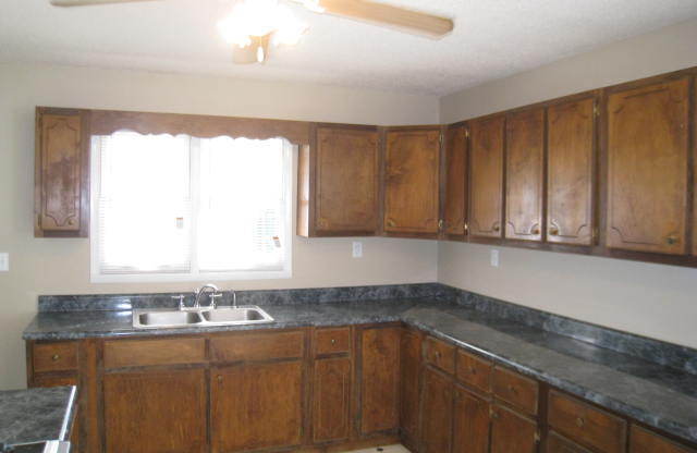 3 beds, 2 baths, $1,195