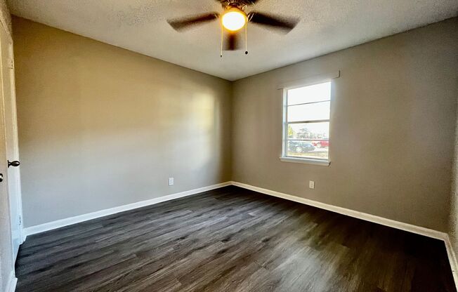 2 beds, 1 bath, 720 sqft, $725, Unit Unit 2