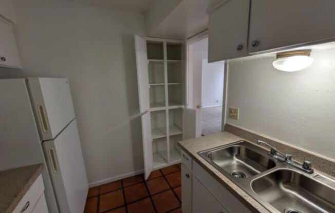 1 bed, 1 bath, 760 sqft, $800, Unit *255
