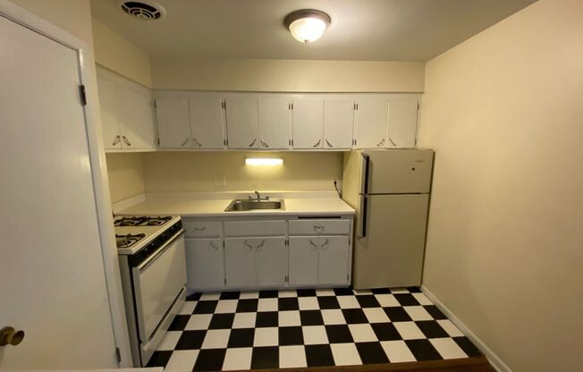 1579 Farwell