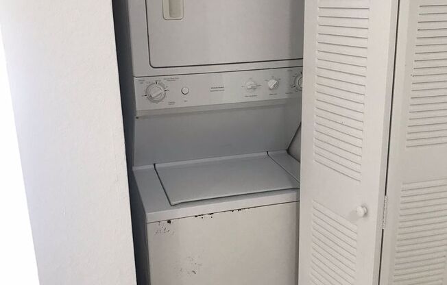 3 beds, 2 baths, 1,079 sqft, $2,900, Unit 13820-205