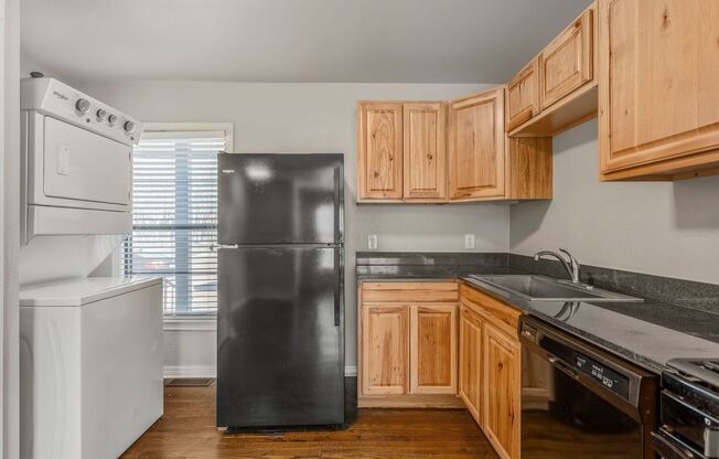 2 beds, 1 bath, 750 sqft, $1,050, Unit 1221-9