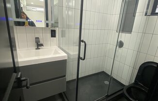 2 beds, 1 bath, $4,595, Unit 4