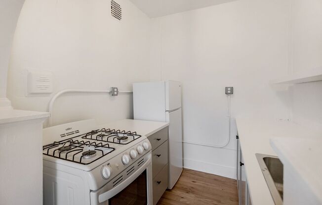 1 bed, 1 bath, 560 sqft, $1,090, Unit 108