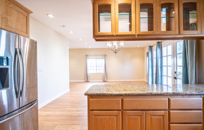2108 SANTA FE AVE