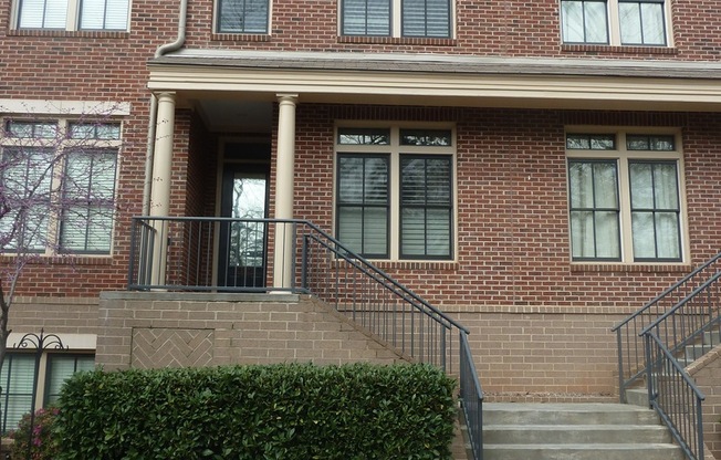 Elegant 2BR Townhome in Gramercy | Pool, Clubhouse & Gated Access