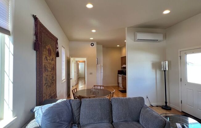 1 bed, 1 bath, $1,595, Unit Carriage House #2