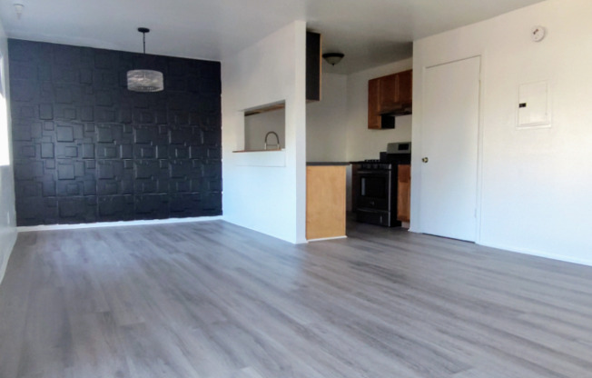 14746 Delano St Apt 1