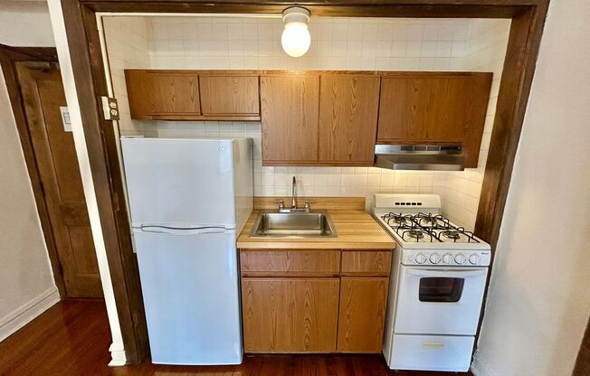 Studio, 1 bath, 320 sqft, $1,395, Unit 225-309