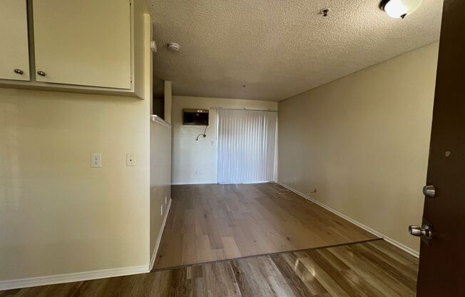 1202 N Van Ness