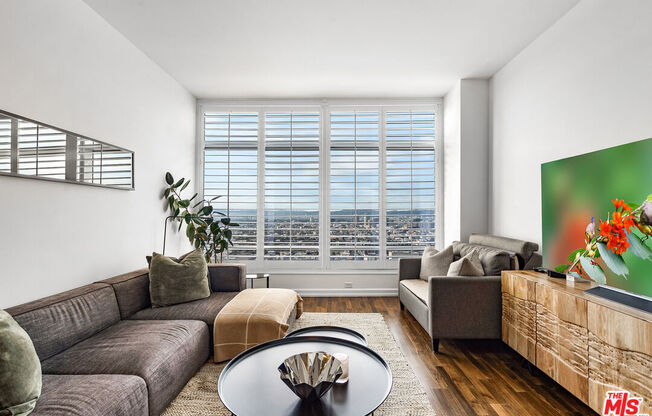 1 bed, 2 baths, 1,120 sqft, $6,000, Unit 36F