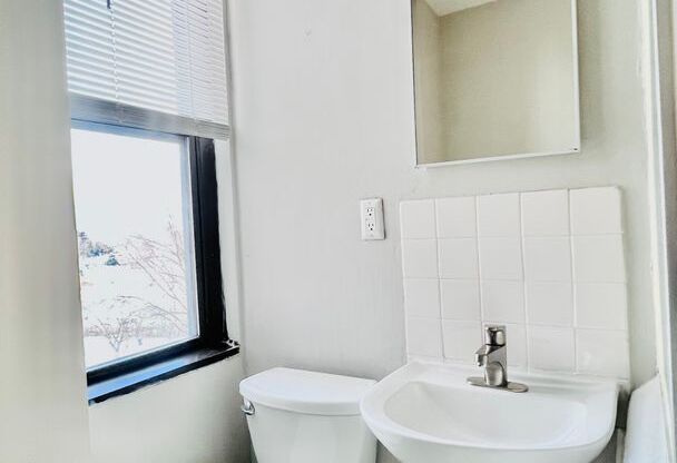 Studio, 1 bath, 320 sqft, $800, Unit # 318