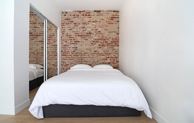 Studio, 1 bath, 223 sqft, $2,225, Unit 402