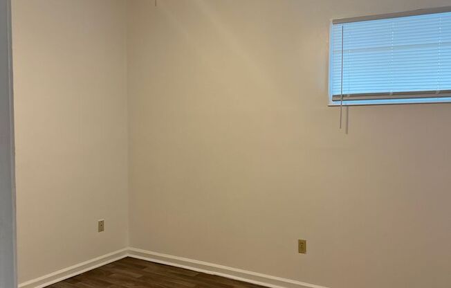 2 beds, 1 bath, 900 sqft, $1,300, Unit C6