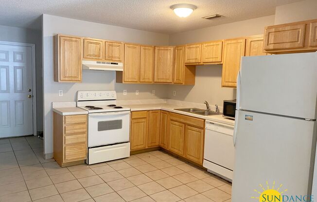 Nice 2 Bedroom Duplex in Navarre!