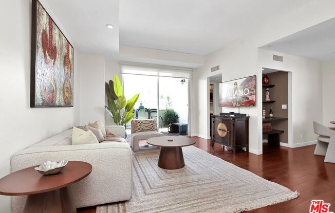 1 bed, 2 baths, 966 sqft, $5,700, Unit 901