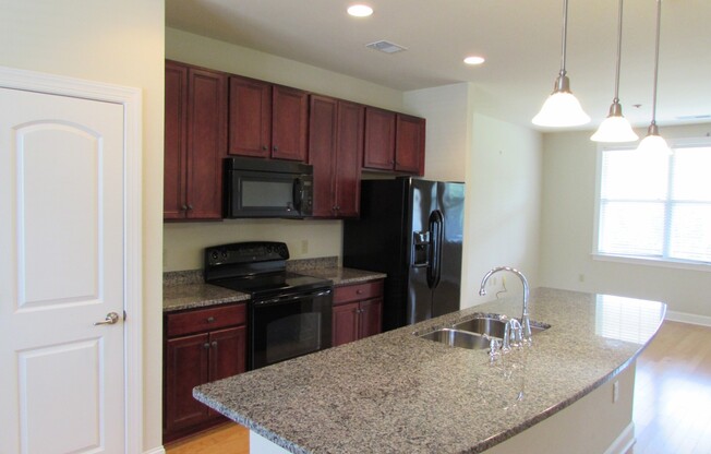 Beautiful 2 Bed/ 2.5 Bath Townhome in Legacy Village, Mooresville