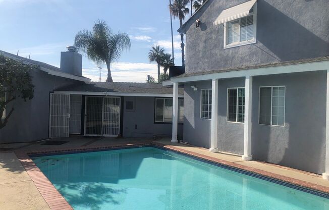 Lovely 3 bd 2ba + bonus loft and swimming Pool in Charming tree lined street in Reseda