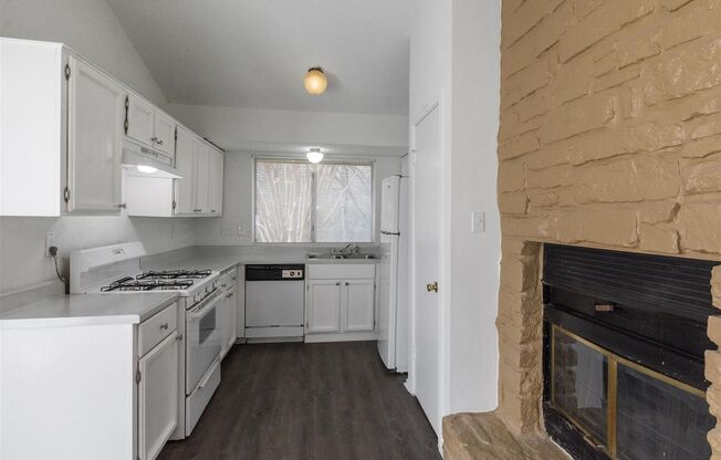 Single-story 4 bedroom - Available now!