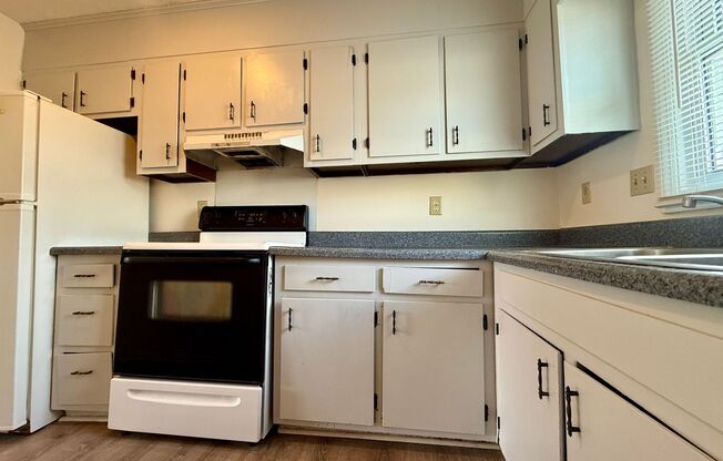 421 Kirkcaldy Court-Townhome Minutes from Fort Bragg