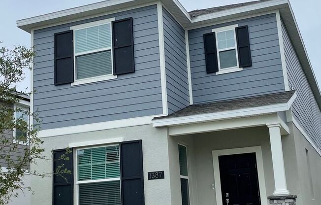 4 bedroom 3.5 bath Solar Panels, The Cove at Waterside, LIKE NEW!