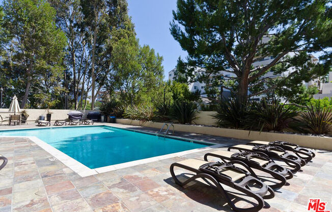 2 beds, 2 baths, 953 sqft, $4,300, Unit 561