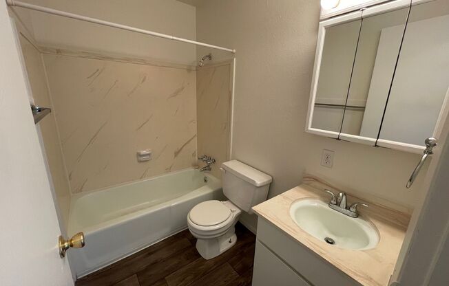 2 beds, 1 bath, 700 sqft, $1,175, Unit 08B