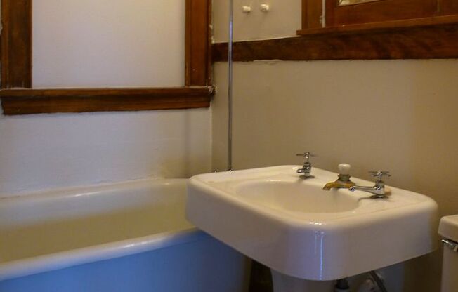 1 bed, 1 bath, 410 sqft, $935, Unit 10 - 302