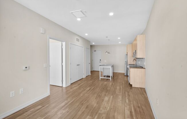 1 bed, 1 bath, 690 sqft, $2,195, Unit 733