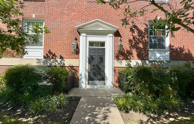 Charming and Spacious One Bedroom in Homeland Southway!