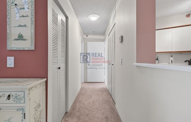 2 beds, 2 baths, $2,700, Unit #1402