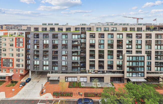 2 beds, 2 baths, $4,000, Unit # 1017