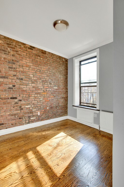 47 E 1st St